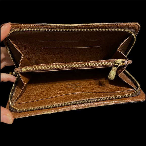 Authentic vintage Louis Vuitton monogram zip wallet - Picture 3 of 4